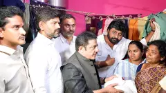 Bellary riots: Minister Zameer Ahmed provides Rs 25 lakh financial assistance to the family of the deceased activist