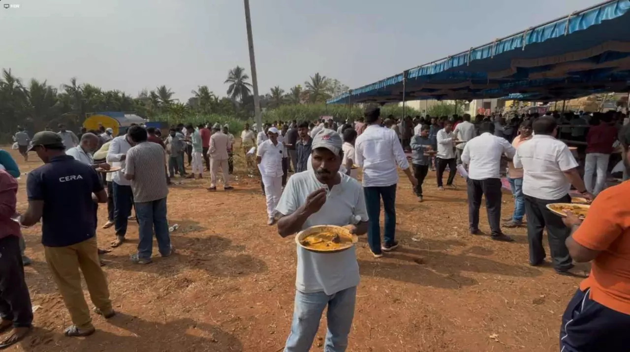 ದೀರ್ಘಾವಧಿ ಸಿಎಂ ದಾಖಲೆ; ನಾಟಿಕೋಳಿ ಔತಣಕ್ಕೆ ನೀರಸ ಪ್ರತಿಕ್ರಿಯೆ