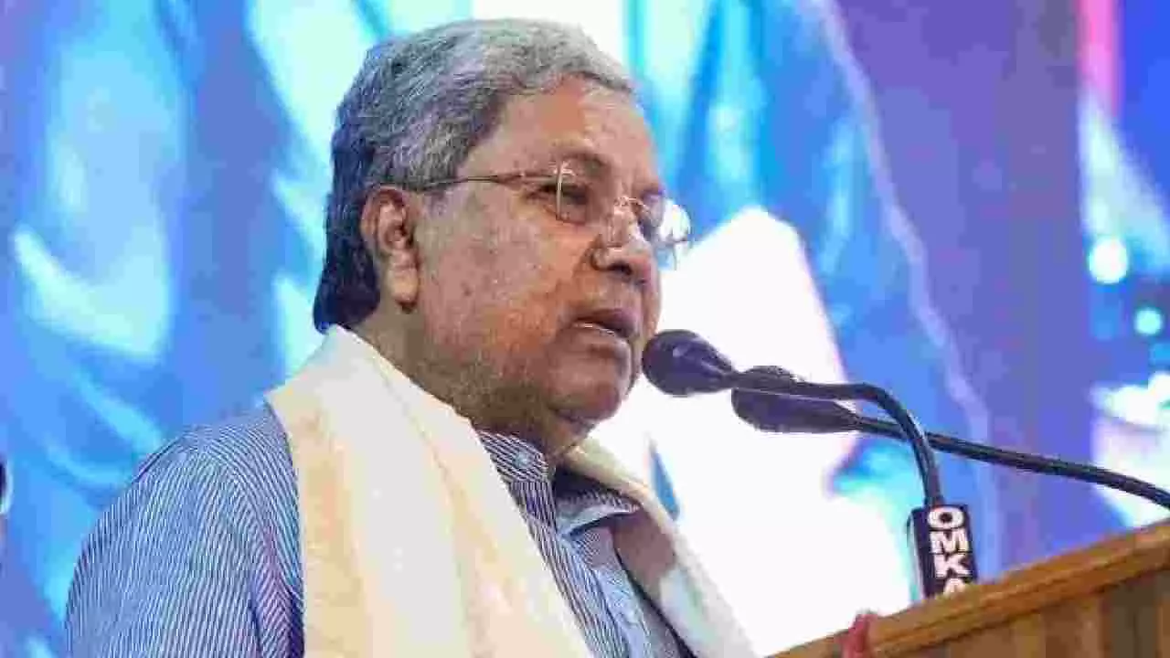 ಅರಸು ಕೊಟ್ಟ ʼಮಾಸ್ಟರ್ ಸ್ಟ್ರೋಕ್ʼ ಮೀರಲಾಗದ ಸಿದ್ದರಾಮಯ್ಯ: ಆದರೂ ಮೇರು ವರ್ಚಸ್ಸಿಗೆ ಮಿಗಿಲಾರಿಲ್ಲ ಅರಸು ಕೊಟ್ಟ ʼಮಾಸ್ಟರ್ ಸ್ಟ್ರೋಕ್ʼ ಮೀರಲಾಗದ ಸಿದ್ದರಾಮಯ್ಯ: ಆದರೂ ಮೇರು ವರ್ಚಸ್ಸಿಗೆ ಮಿಗಿಲಾರಿಲ್ಲ