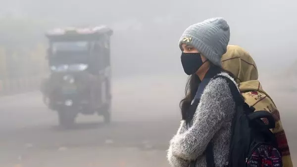 ರಾಜ್ಯದಲ್ಲಿ ಹೆಚ್ಚುತ್ತಿದೆ ಚಳಿ; ನಾಳೆಯಿಂದ ಮಳೆ ಸಾಧ್ಯತೆ ರಾಜ್ಯದಲ್ಲಿ ಹೆಚ್ಚುತ್ತಿದೆ ಚಳಿ; ನಾಳೆಯಿಂದ ಮಳೆ ಸಾಧ್ಯತೆ