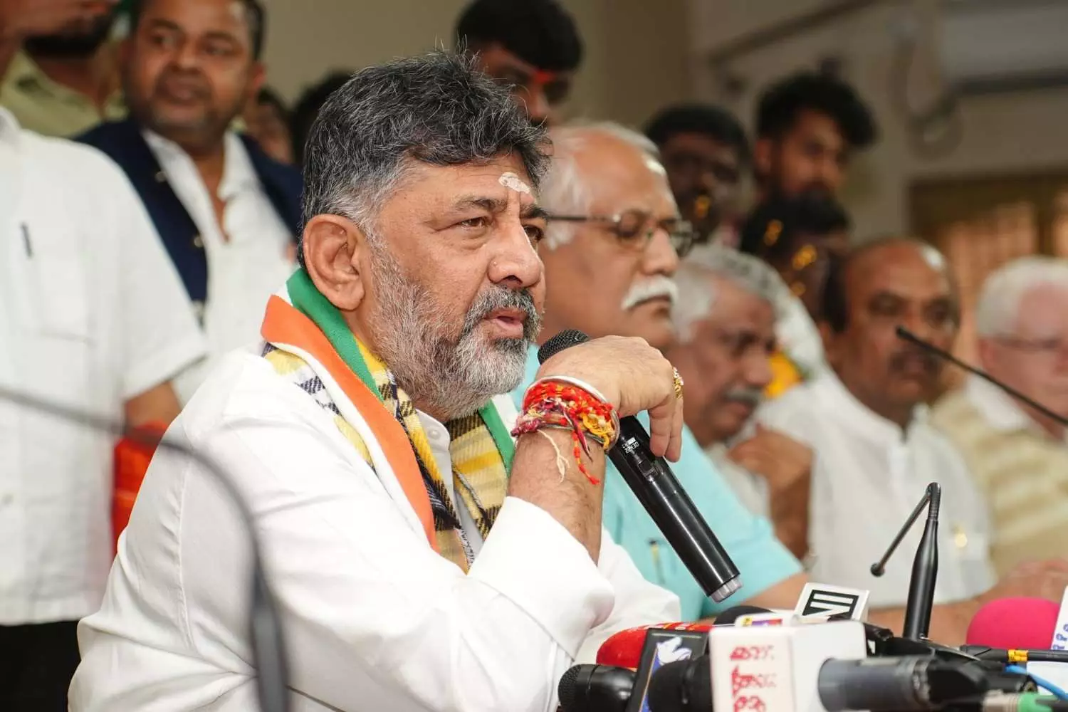 ಜೆಡಿಎಸ್ ಶೀಘ್ರವೇ ಬಿಜೆಪಿ ಜೊತೆ ವಿಲೀನ: ಭವಿಷ್ಯ ನುಡಿದ ಡಿ.ಕೆ. ಶಿವಕುಮಾರ್ ಜೆಡಿಎಸ್ ಶೀಘ್ರವೇ ಬಿಜೆಪಿ ಜೊತೆ ವಿಲೀನ: ಭವಿಷ್ಯ ನುಡಿದ ಡಿ.ಕೆ. ಶಿವಕುಮಾರ್