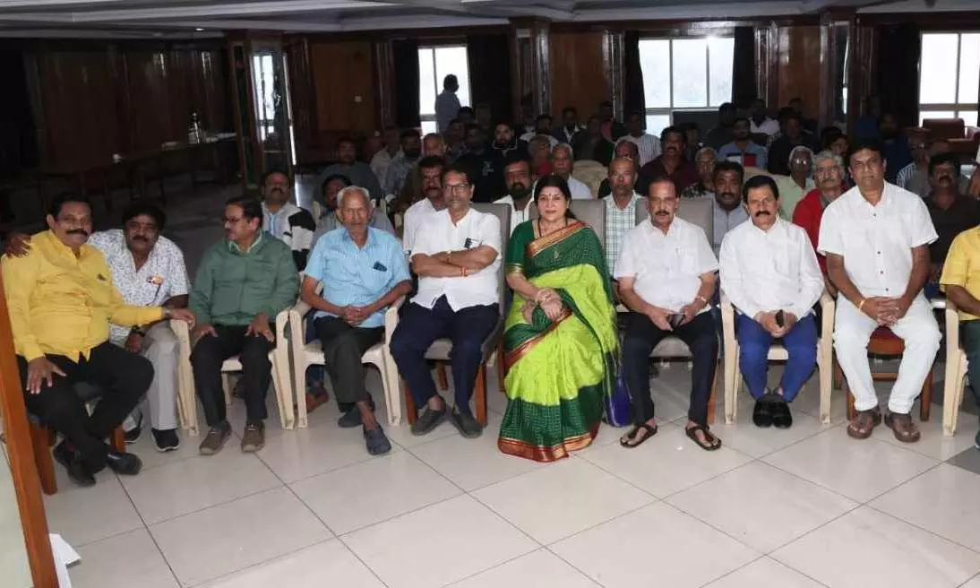 ಡಾ.ರಾಜ್‌ಕುಮಾರ್‌ ಪ್ರಶಸ್ತಿ| ಸಾ.ರಾ. ಗೋವಿಂದು, ಡಾ. ಜಯಮಾಲಾಗೆ ನಿರ್ಮಾಣ ನಿರ್ವಾಹಕರ ಸಂಘದಿಂದ ಸನ್ಮಾನ