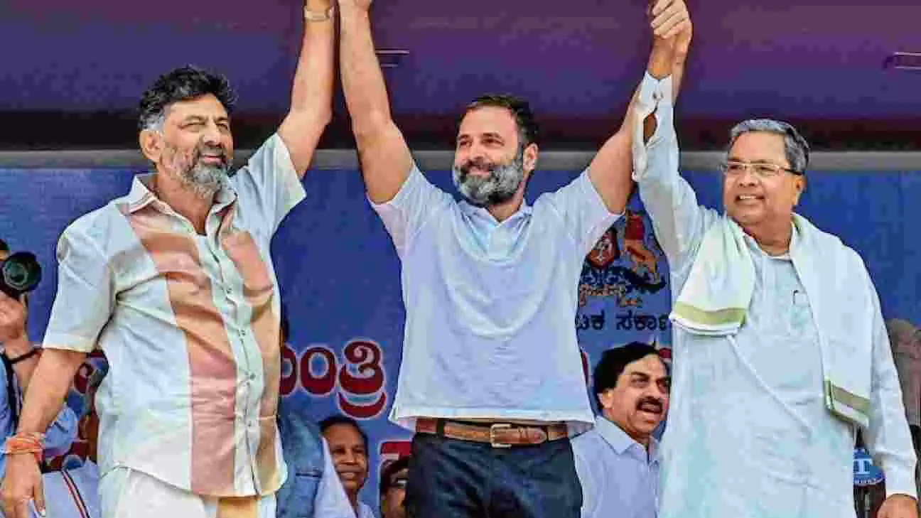 ಕೈ ನಾಯಕರ ಹೈವೋಲ್ಟೇಜ್ ಮೀಟಿಂಗ್: ಸಿದ್ದು-ಡಿಕೆಶಿ ಜೊತೆಯಾಗಿಯೇ ರಾಹುಲ್ ಗಾಂಧಿ ಭೇಟಿ ಕೈ ನಾಯಕರ ಹೈವೋಲ್ಟೇಜ್ ಮೀಟಿಂಗ್: ಸಿದ್ದು-ಡಿಕೆಶಿ ಜೊತೆಯಾಗಿಯೇ ರಾಹುಲ್ ಗಾಂಧಿ ಭೇಟಿ