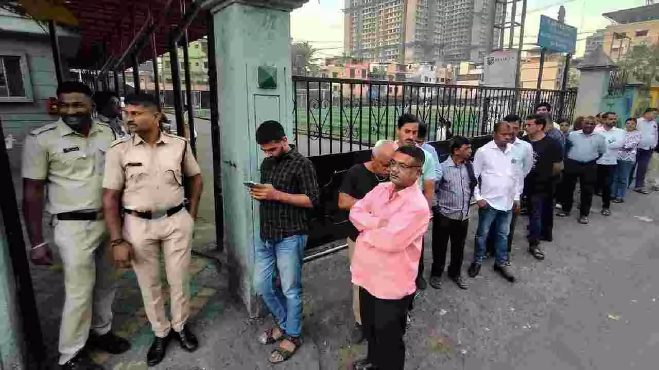 9 ವರ್ಷಗಳ ನಂತರ ಬಿಎಂಸಿ ಚುನಾವಣೆ; ಠಾಕ್ರೆ ಸಹೋದರರು Vs ಮಹಾಯುತಿ! 9 ವರ್ಷಗಳ ನಂತರ ಬಿಎಂಸಿ ಚುನಾವಣೆ; ಠಾಕ್ರೆ ಸಹೋದರರು Vs ಮಹಾಯುತಿ!