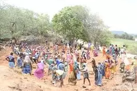 MGNREGA v/s VB-G RAM G Part-2| ಪಾವತಿಯಾಗದ 77.50 ಕೋಟಿ ರೂ. ವೇತನ; ಸಂಘರ್ಷದ ಮಧ್ಯೆ ಸಿಲುಕಿದ 1,687 ಕೋಟಿ ಅನುದಾನ MGNREGA v/s VB-G RAM G Part-2| ಪಾವತಿಯಾಗದ 77.50 ಕೋಟಿ ರೂ. ವೇತನ; ಸಂಘರ್ಷದ ಮಧ್ಯೆ ಸಿಲುಕಿದ 1,687 ಕೋಟಿ ಅನುದಾನ