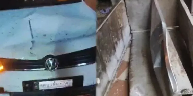 A drunk thug rammed a car into a panipuri shop; the owner was scolded for questioning him!