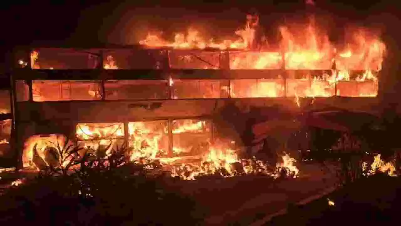 ಚಿತ್ರದುರ್ಗದ ದುರಂತ ಮಾಸುವ ಮುನ್ನವೇ ಸುಟ್ಟು ಕರಕಲಾದ ಮತ್ತೊಂದು ಬಸ್‌