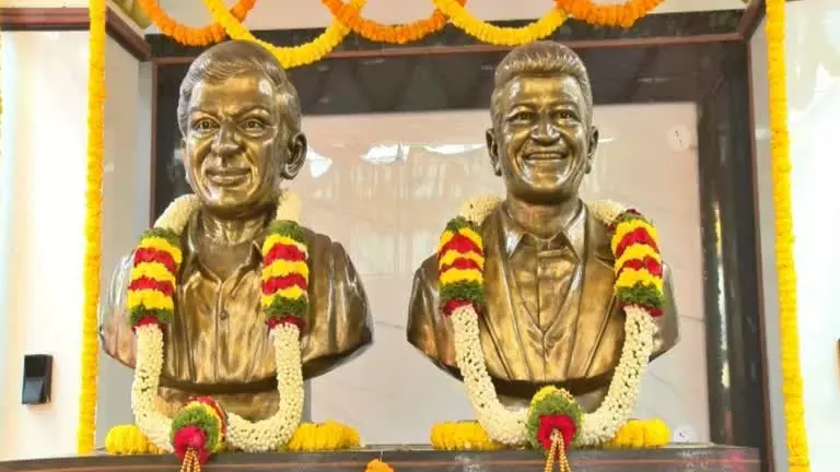 ಡಾ.ರಾಜ್‌ - ಪುನೀತ್ ಕಂಚಿನ ಪುತ್ಥಳಿ ಅನಾವರಣಗೊಳಿಸಿದ ಅಶ್ವಿನಿ ಪುನೀತ್ ರಾಜ್‌ಕುಮಾರ್