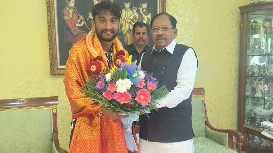 ಗೃಹ ಸಚಿವ ಜಿ. ಪರಮೇಶ್ವರ್ ಅವರನ್ನು ಭೇಟಿ ಮಾಡಿದ ಗಿಲ್ಲಿ ನಟ