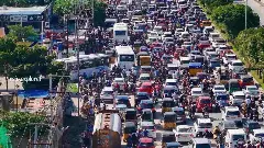 ಯುಗಾದಿ, ರಂಜಾನ್ ರಜೆ: ಹಬ್ಬ ಮುಗಿಸಿ ಮರಳಿದ ಜನರಿಂದ ಬೆಂಗಳೂರು ಪ್ರವೇಶ ಮಾರ್ಗದಲ್ಲಿ ಟ್ರಾಫಿಕ್ ಜಾಮ್