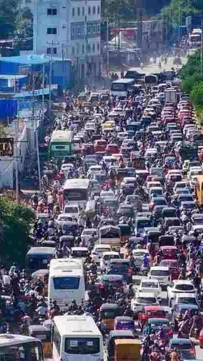 ದಟ್ಟಣೆಯಲ್ಲಿ ವಿಶ್ವಕ್ಕೇ 2ನೇ ಸ್ಥಾನ ಪಡೆದ ಸಿಲಿಕಾನ್ ಸಿಟಿ: ವಾಹನ ಸವಾರರ ಪರದಾಟದ ಚಿತ್ರಣ ಬಿಚ್ಚಿಟ್ಟ ವರದಿ ದಟ್ಟಣೆಯಲ್ಲಿ ವಿಶ್ವಕ್ಕೇ 2ನೇ ಸ್ಥಾನ ಪಡೆದ ಸಿಲಿಕಾನ್ ಸಿಟಿ: ವಾಹನ ಸವಾರರ ಪರದಾಟದ ಚಿತ್ರಣ ಬಿಚ್ಚಿಟ್ಟ ವರದಿ