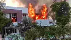 ಬಳ್ಳಾರಿಯಲ್ಲಿ ಮತ್ತೆ ಭುಗಿಲೆದ್ದ ರೆಡ್ಡಿ ವರ್ಸಸ್ ರೆಡ್ಡಿ ಸಮರ;  ಮಾಡೆಲ್ ಹೌಸ್ ದಹನ