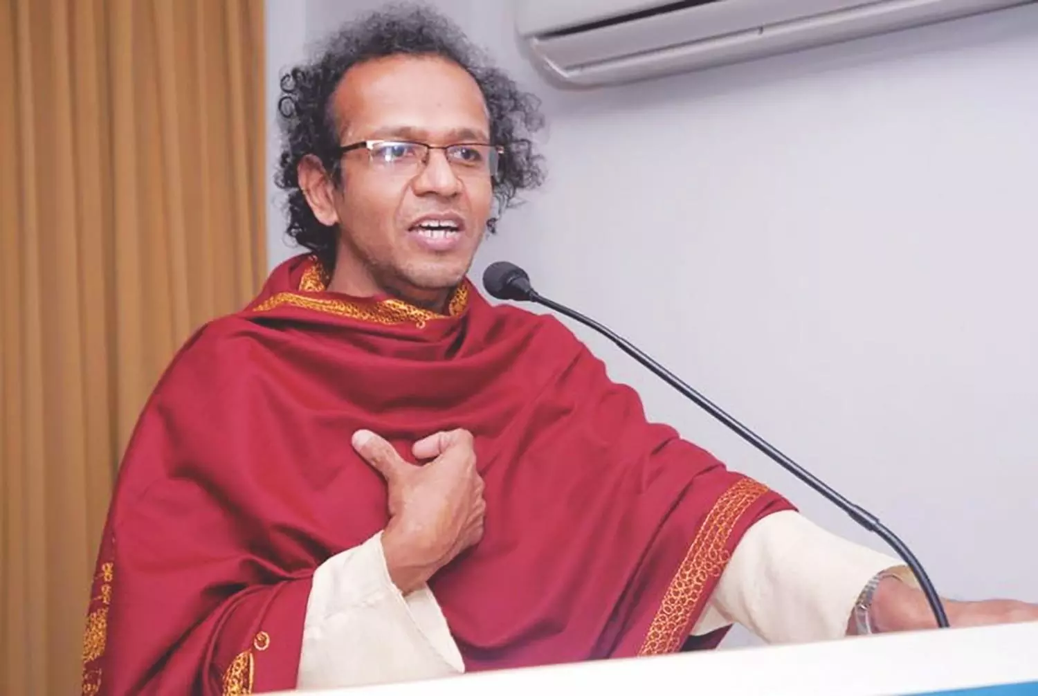 ಐವರಿಗೆ ಪದ್ಮವಿಭೂಷಣ, ಕರ್ನಾಟಕದ ಶತಾವಧಾನಿ ಆರ್.ಗಣೇಶ್ ಸೇರಿ 13 ಮಂದಿಗೆ ಪದ್ಮಭೂಷಣ ಗೌರವ ಐವರಿಗೆ ಪದ್ಮವಿಭೂಷಣ, ಕರ್ನಾಟಕದ ಶತಾವಧಾನಿ ಆರ್.ಗಣೇಶ್ ಸೇರಿ 13 ಮಂದಿಗೆ ಪದ್ಮಭೂಷಣ ಗೌರವ