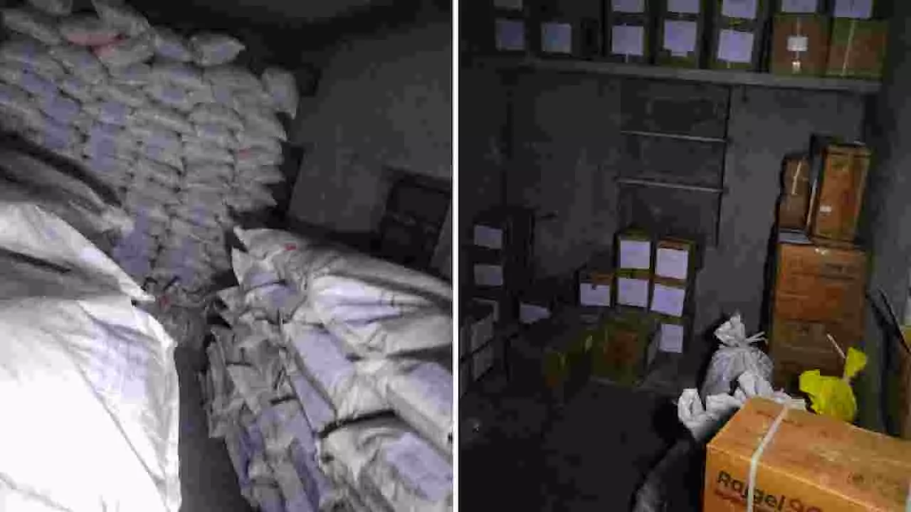 ಗಣರಾಜ್ಯೋತ್ಸವಕ್ಕೂ ಮುನ್ನ ಭಾರಿ ಸ್ಫೋಟಕ ವಶ- 9,550 ಕೆಜಿ ಅಮೋನಿಯಂ ನೈಟ್ರೇಟ್ ಜಪ್ತಿ ಗಣರಾಜ್ಯೋತ್ಸವಕ್ಕೂ ಮುನ್ನ ಭಾರಿ ಸ್ಫೋಟಕ ವಶ- 9,550 ಕೆಜಿ ಅಮೋನಿಯಂ ನೈಟ್ರೇಟ್ ಜಪ್ತಿ