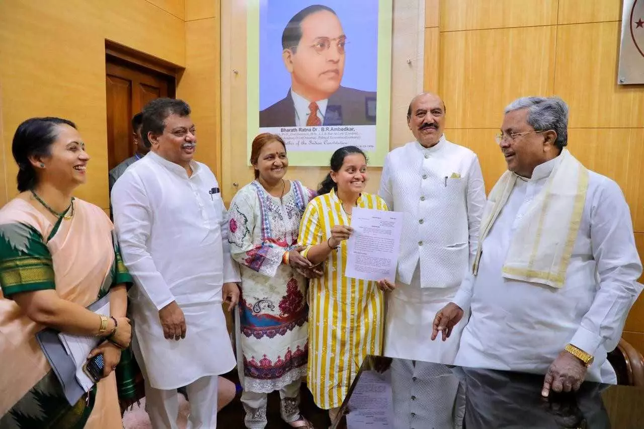 ದಿವಂಗತ ಐಎಎಸ್ ಅಧಿಕಾರಿ ಮಹಾಂತೇಶ್ ಬೀಳಗಿ ಪುತ್ರಿಗೆ ಸರ್ಕಾರಿ ಕೆಲಸ; ಹುದ್ದೆ, ವೇತನ ಎಷ್ಟು ಗೊತ್ತಾ? ದಿವಂಗತ ಐಎಎಸ್ ಅಧಿಕಾರಿ ಮಹಾಂತೇಶ್ ಬೀಳಗಿ ಪುತ್ರಿಗೆ ಸರ್ಕಾರಿ ಕೆಲಸ; ಹುದ್ದೆ, ವೇತನ ಎಷ್ಟು ಗೊತ್ತಾ?