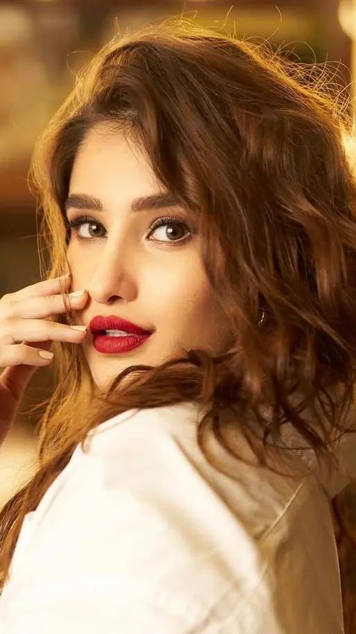 ಸೌತ್ ಇಂಡಸ್ಟ್ರಿಗೆ ಕಾಲಿಡಲಿದ್ದಾರೆ ಬಾಲಿವುಡ್ ಸುಂದರಿ: ಫಸ್ಟ್ ಲುಕ್ ಬಿಡುಗಡೆ ಸೌತ್ ಇಂಡಸ್ಟ್ರಿಗೆ ಕಾಲಿಡಲಿದ್ದಾರೆ ಬಾಲಿವುಡ್ ಸುಂದರಿ: ಫಸ್ಟ್ ಲುಕ್ ಬಿಡುಗಡೆ