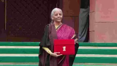 Budget -2026| ಮೆರೂನ್ ಬಣ್ಣದ ಕಾಂಜೀವರಂ ಕಟ್ಟಂ ಸೀರೆಯಲ್ಲಿ ಮಿಂಚಿದ ವಿತ್ತ ಸಚಿವೆ