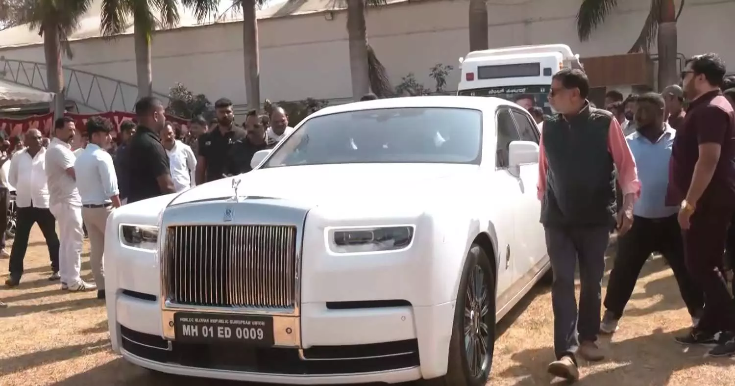 ಐಷಾರಾಮಿ ಕಾರುಗಳ ಮೂಲಕ ಅಂತಿಮ ಯಾತ್ರೆ: ಮಣ್ಣಾದ ಮಾಲೀಕ ರಾಯ್ ಸಿ.ಜೆ. ಐಷಾರಾಮಿ ಕಾರುಗಳ ಮೂಲಕ ಅಂತಿಮ ಯಾತ್ರೆ: ಮಣ್ಣಾದ ಮಾಲೀಕ ರಾಯ್ ಸಿ.ಜೆ.