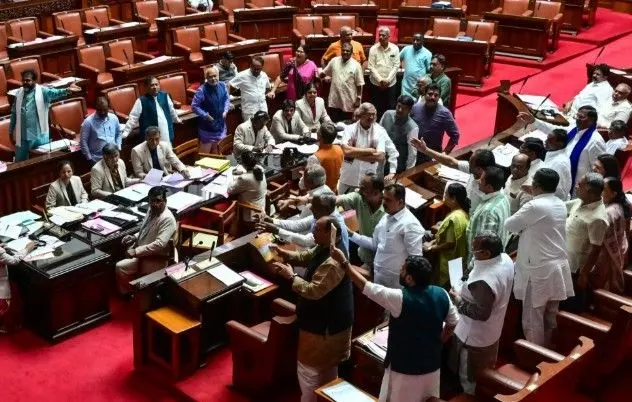 ವಿಧಾನಮಂಡಲದಲ್ಲಿ ಮನರೇಗಾ ವಿಶೇಷ ಅಧಿವೇಶನ: ಬಿಜೆಪಿ ವಿರೋಧದ ನಡುವೆ ಚರ್ಚೆ ವಿಧಾನಮಂಡಲದಲ್ಲಿ ಮನರೇಗಾ ವಿಶೇಷ ಅಧಿವೇಶನ: ಬಿಜೆಪಿ ವಿರೋಧದ ನಡುವೆ ಚರ್ಚೆ