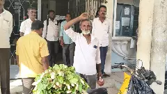 No money to pay bribe, take radish! Farmers innovative protest against corruption of officials