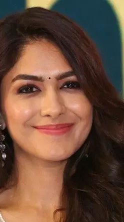 ಧನುಷ್ - ಮೃಣಾಲ್ ಮದುವೆ ವದಂತಿ; ಚೆನ್ನೈ ಕನೆಕ್ಷನ್ ಪ್ರಶ್ನೆಗೆ ನಾಚಿ ನೀರಾದ ನಟಿ