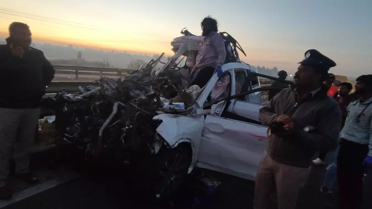 ಹೊಸಕೋಟೆ ಬಿರಿಯಾನಿ ತಿಂದು ವೇಗದ ಚಾಲನೆ;  6 ವಿದ್ಯಾರ್ಥಿಗಳು ಸೇರಿ ಏಳು ಮಂದಿಯ ದುರಂತ ಅಂತ್ಯ