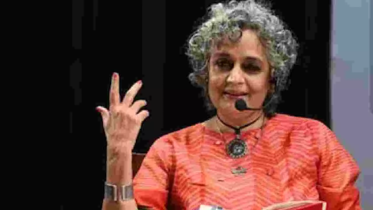 ಬರ್ಲಿನ್ ಚಿತ್ರೋತ್ಸವ ಬಹಿಷ್ಕರಿಸಿದ ಅರುಂಧತಿ ರಾಯ್ ಬರ್ಲಿನ್ ಚಿತ್ರೋತ್ಸವ ಬಹಿಷ್ಕರಿಸಿದ ಅರುಂಧತಿ ರಾಯ್