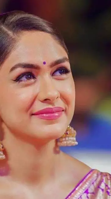 ನನ್ನ ರೂಪದ ಬಗ್ಗೆ ನನಗೆ ಆತ್ಮವಿಶ್ವಾಸವಿರಲಿಲ್ಲ: ಮೃಣಾಲ್ ಠಾಕೂರ್ ಹೀಗಂದಿದ್ದೇಕೆ?