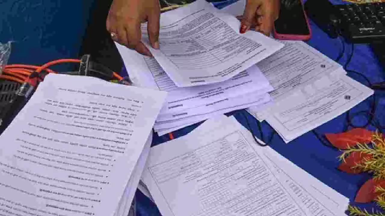 SIR| ರಾಜ್ಯದಲ್ಲಿ ಏಪ್ರಿಲ್ನಿಂದ ಮತಪಟ್ಟಿ ವಿಶೇಷ ಪರಿಷ್ಕರಣೆ- ಚುನಾವಣಾ ಆಯೋಗದಿಂದ ಸೂಚನೆ SIR| ರಾಜ್ಯದಲ್ಲಿ ಏಪ್ರಿಲ್ನಿಂದ ಮತಪಟ್ಟಿ ವಿಶೇಷ ಪರಿಷ್ಕರಣೆ- ಚುನಾವಣಾ ಆಯೋಗದಿಂದ ಸೂಚನೆ