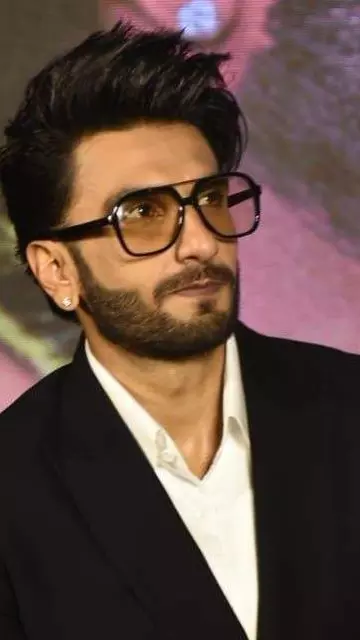 ರಣವೀರ್ ಸಿಂಗ್ಗೆ ಮತ್ತೊಮ್ಮೆ ಬಿಷ್ಣೋಯ್ ಗ್ಯಾಂಗ್ ಬೆದರಿಕೆ; 10 ಕೋಟಿ ರೂ.ಗೆ ಬೇಡಿಕೆ ರಣವೀರ್ ಸಿಂಗ್ಗೆ ಮತ್ತೊಮ್ಮೆ ಬಿಷ್ಣೋಯ್ ಗ್ಯಾಂಗ್ ಬೆದರಿಕೆ; 10 ಕೋಟಿ ರೂ.ಗೆ ಬೇಡಿಕೆ