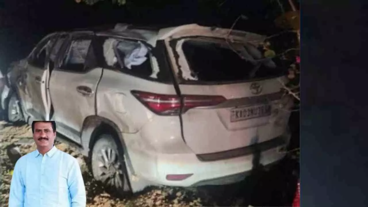ಮಂಡ್ಯದ ಬಳಿ ಭೀಕರ ರಸ್ತೆ ಅಪಘಾತ: ಪಲ್ಟಿಯಾದ ಜೆಡಿಎಸ್ ಮಾಜಿ ಶಾಸಕ ಸುರೇಶ್ ಗೌಡ ಅವರ ಕಾರು