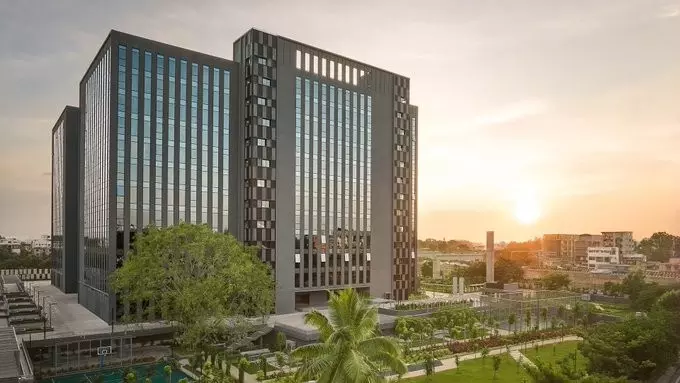 Amazons huge campus in Bengaluru: A high-tech office for over 7,000 employees! Amazons huge campus in Bengaluru: A high-tech office for over 7,000 employees!