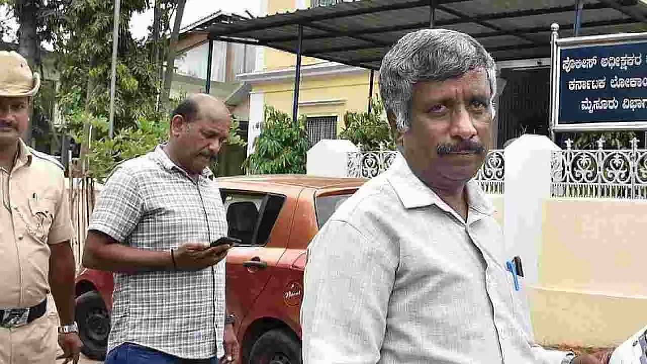 ʻನನ್ನ ವಿರುದ್ಧ ಸಂಚು, ನಿಷ್ಪಕ್ಷಪಾತ ತನಿಖೆ ಮಾಡಿʼ- ಪೊಲೀಸರಿಗೆ ಸ್ನೇಹಮಯಿ ಕೃಷ್ಣ ಪತ್ರ ʻನನ್ನ ವಿರುದ್ಧ ಸಂಚು, ನಿಷ್ಪಕ್ಷಪಾತ ತನಿಖೆ ಮಾಡಿʼ- ಪೊಲೀಸರಿಗೆ ಸ್ನೇಹಮಯಿ ಕೃಷ್ಣ ಪತ್ರ