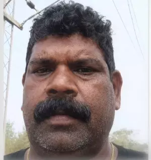 ಮಂಗಳೂರು|ರೈಲ್ವೆ ಹಳಿಯಲ್ಲಿ ಕುಳಿತಿದ್ದ ವಿದ್ಯಾರ್ಥಿಗಳ ನೈತಿಕ ಪೊಲೀಸ್ಗಿರಿ ಮಂಗಳೂರು|ರೈಲ್ವೆ ಹಳಿಯಲ್ಲಿ ಕುಳಿತಿದ್ದ ವಿದ್ಯಾರ್ಥಿಗಳ ನೈತಿಕ ಪೊಲೀಸ್ಗಿರಿ