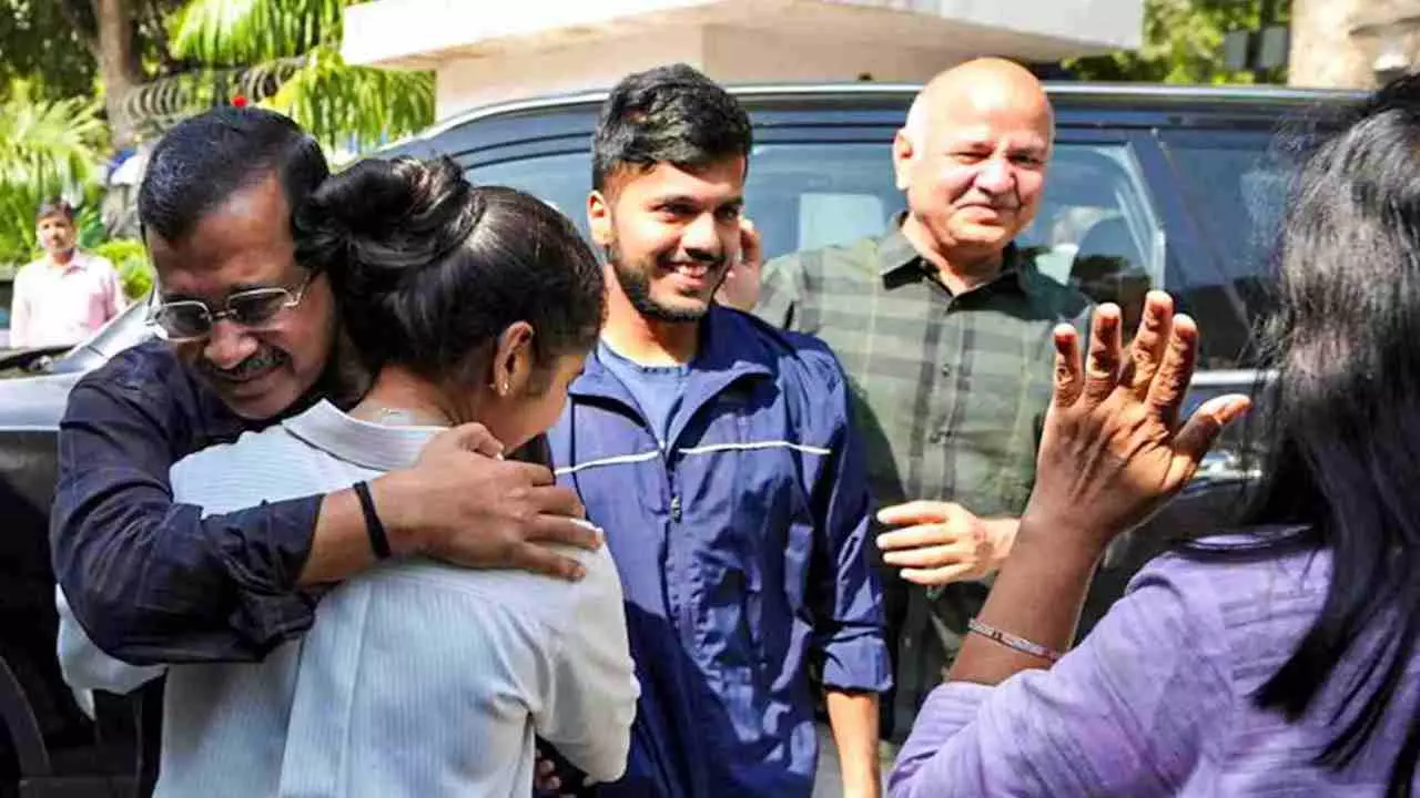 ದೆಹಲಿ ಮದ್ಯ ನೀತಿ ಪ್ರಕರಣ ಸ್ವತಂತ್ರ ಭಾರತದ ಅತಿದೊಡ್ಡ ರಾಜಕೀಯ ಷಡ್ಯಂತ್ರ ಎಂದ ಅರವಿಂದ್ ಕೇಜ್ರಿವಾಲ್ ದೆಹಲಿ ಮದ್ಯ ನೀತಿ ಪ್ರಕರಣ ಸ್ವತಂತ್ರ ಭಾರತದ ಅತಿದೊಡ್ಡ ರಾಜಕೀಯ ಷಡ್ಯಂತ್ರ ಎಂದ ಅರವಿಂದ್ ಕೇಜ್ರಿವಾಲ್