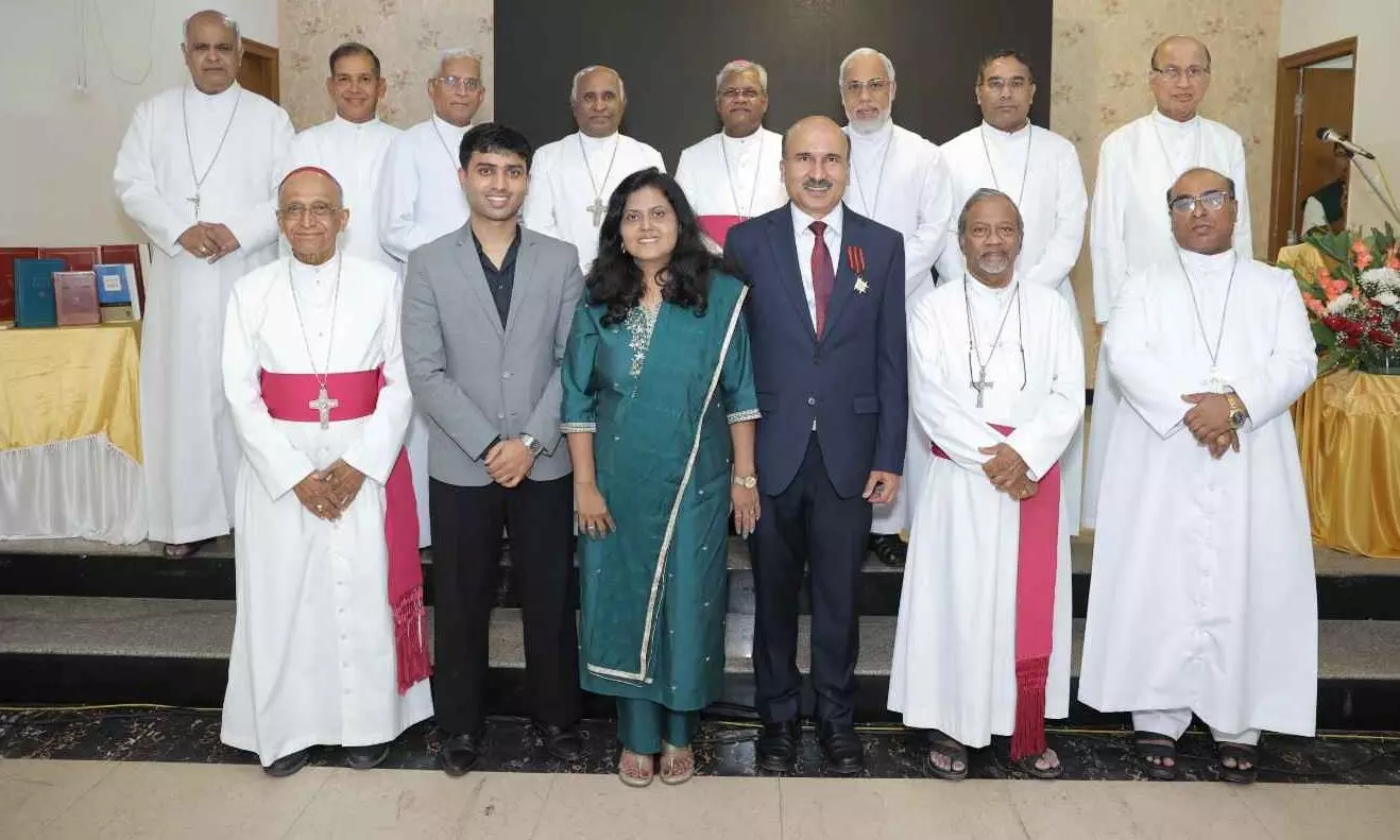 ಬೆಂಗಳೂರಿನ ನೈಜೆಲ್ ಫರ್ನಾಂಡಿಸ್ಗೆ ಪೋಪ್ರಿಂದ ಪ್ರತಿಷ್ಠಿತ ‘ಷೆವಾಲಿಯರ್’ ಪಾಪಲ್ ನೈಟ್ಹುಡ್ ಗೌರವ ಬೆಂಗಳೂರಿನ ನೈಜೆಲ್ ಫರ್ನಾಂಡಿಸ್ಗೆ ಪೋಪ್ರಿಂದ ಪ್ರತಿಷ್ಠಿತ ‘ಷೆವಾಲಿಯರ್’ ಪಾಪಲ್ ನೈಟ್ಹುಡ್ ಗೌರವ