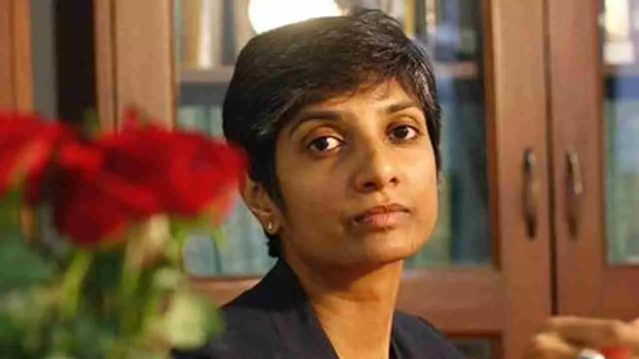 ರಾಜ್ಯಸಭೆಗೆ ಮೇನಕಾ ಗುರುಸ್ವಾಮಿ: ದೇಶದ ಮೊದಲ LGBTQ ಸಂಸದೆಯಾಗುವ ಹೊಸ್ತಿಲಲ್ಲಿ ಹಿರಿಯ ವಕೀಲೆ ರಾಜ್ಯಸಭೆಗೆ ಮೇನಕಾ ಗುರುಸ್ವಾಮಿ: ದೇಶದ ಮೊದಲ LGBTQ ಸಂಸದೆಯಾಗುವ ಹೊಸ್ತಿಲಲ್ಲಿ ಹಿರಿಯ ವಕೀಲೆ