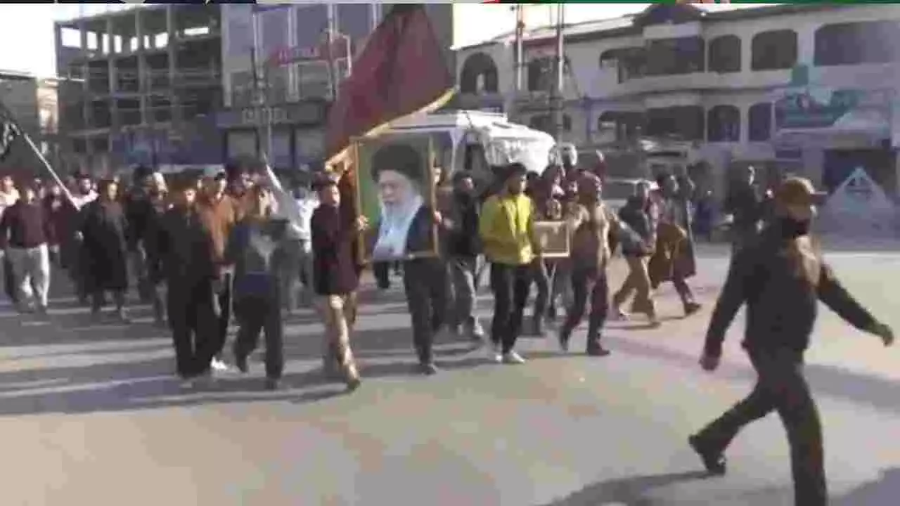 ಖಮೇನಿ ಹತ್ಯೆ ಖಂಡಿಸಿ ಶ್ರೀನಗರದಲ್ಲಿ ಶಿಯಾ ಮುಸ್ಲಿಮರ ಪ್ರತಿಭಟನೆ; ಜಾಲತಾಣಗಳಲ್ಲಿ ಆಕ್ರೋಶ ಖಮೇನಿ ಹತ್ಯೆ ಖಂಡಿಸಿ ಶ್ರೀನಗರದಲ್ಲಿ ಶಿಯಾ ಮುಸ್ಲಿಮರ ಪ್ರತಿಭಟನೆ; ಜಾಲತಾಣಗಳಲ್ಲಿ ಆಕ್ರೋಶ