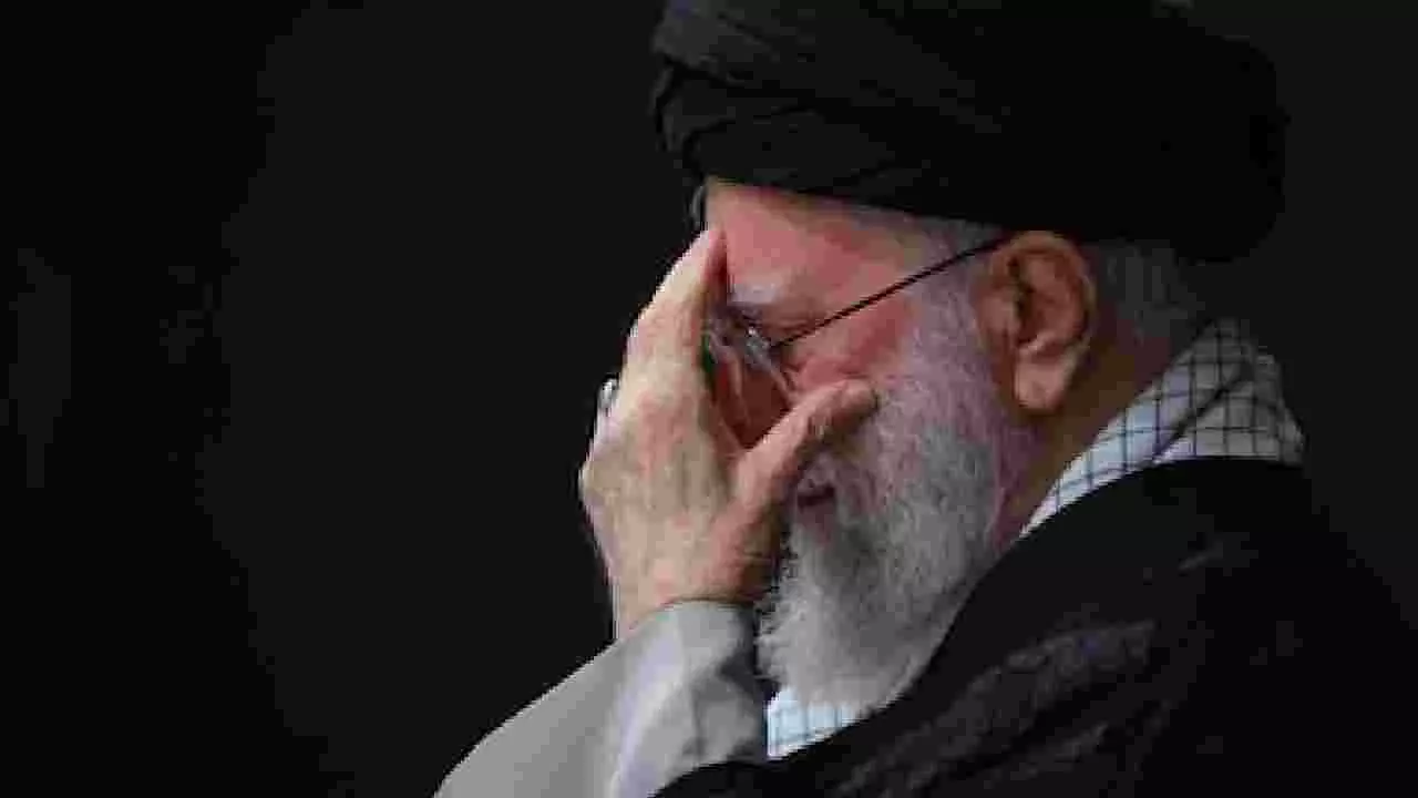 Ayatollah Ali Khamenei| 45 ವರ್ಷಗಳ ಹಿಂದೆ ಸ್ಫೋಟದಿಂದ ಬಚಾವಾಗಿದ್ದ ಅದೇ ಶನಿವಾರ ಖಮೇನಿ ಅಂತ್ಯ Ayatollah Ali Khamenei| 45 ವರ್ಷಗಳ ಹಿಂದೆ ಸ್ಫೋಟದಿಂದ ಬಚಾವಾಗಿದ್ದ ಅದೇ ಶನಿವಾರ ಖಮೇನಿ ಅಂತ್ಯ