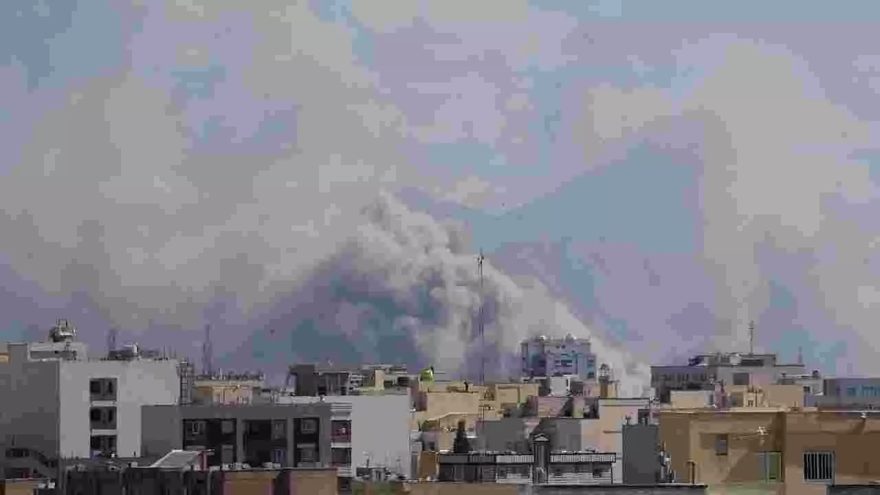 ಇರಾನ್ ಸಂಘರ್ಷ: 1,200 ಭಾರತೀಯ ವಿದ್ಯಾರ್ಥಿಗಳು ಸಂಕಷ್ಟದಲ್ಲಿ; ರಕ್ಷಣೆಗೆ ಮುಂದಾದ ಕೇಂದ್ರ ಸರ್ಕಾರ ಇರಾನ್ ಸಂಘರ್ಷ: 1,200 ಭಾರತೀಯ ವಿದ್ಯಾರ್ಥಿಗಳು ಸಂಕಷ್ಟದಲ್ಲಿ; ರಕ್ಷಣೆಗೆ ಮುಂದಾದ ಕೇಂದ್ರ ಸರ್ಕಾರ