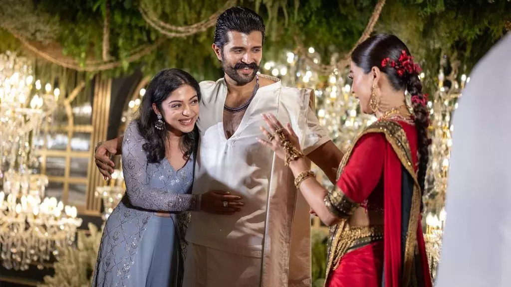 ವಿಜಯ್ ದೇವರಕೊಂಡ-ರಶ್ಮಿಕಾ ಮಂದಣ್ಣ ಅದ್ಧೂರಿ ವಿವಾಹ ಆರತಕ್ಷತೆ: ತಾರೆಯರ ಸಮಾಗಮ