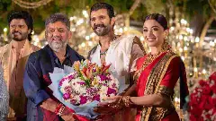 ರಶ್ಮಿಕಾ-ವಿಜಯ್‌ ಆರತಕ್ಷತೆ|ಮೈಸೂರು ಸಿಲ್ಕ್ ಸೀರೆಯಲ್ಲಿ ಮಿಂಚಿದ ʻಶ್ರೀವಲ್ಲಿʼ- ಡಿಕೆಶಿಯಿಂದ ಶುಭ ಹಾರೈಕೆ