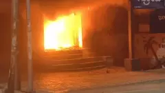 ಬೆಂಗಳೂರಿನ ವಿ.ವಿ. ಪುರಂ ಟೈಲ್ಸ್ ಅಂಗಡಿಯಲ್ಲಿ ಆಕಸ್ಮಿಕ ಬೆಂಕಿ: ಸ್ಥಳಕ್ಕೆ ದೌಡಾಯಿಸಿದ ಅಗ್ನಿಶಾಮಕ ದಳ