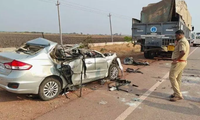Chitradurga: Three police officers killed in horrific road accident; condition of two in critical condition Chitradurga: Three police officers killed in horrific road accident; condition of two in critical condition