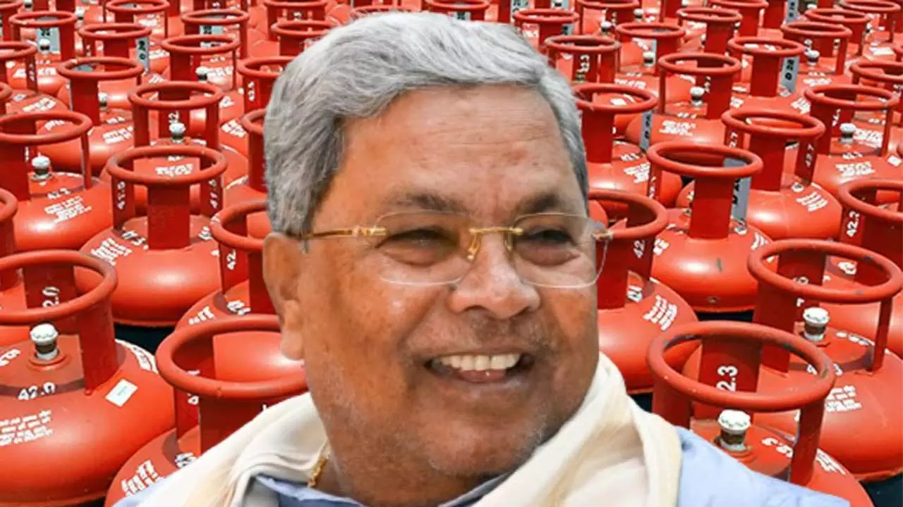 LPG Crisis| ಎಲ್ಪಿಜಿ ಸಿಲಿಂಡರ್ ಅಭಾವ; ಸಮಸ್ಯೆ ಬಗೆಹರಿಸಲು ಕೇಂದ್ರಕ್ಕೆ ಸಿಎಂ ಒತ್ತಾಯ LPG Crisis| ಎಲ್ಪಿಜಿ ಸಿಲಿಂಡರ್ ಅಭಾವ; ಸಮಸ್ಯೆ ಬಗೆಹರಿಸಲು ಕೇಂದ್ರಕ್ಕೆ ಸಿಎಂ ಒತ್ತಾಯ