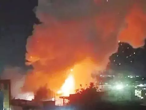 ಜೀವಂತ ಬಾಂಬ್ ಆದ ವಸತಿ ಪ್ರದೇಶ: ವಿಶಾಖಪಟ್ಟಣದಲ್ಲಿ ಅಕ್ರಮ ಪಟಾಕಿ ಸ್ಫೋಟ, 3 ಕಿ.ಮೀ.ವರೆಗೆ ಬೆಚ್ಚಿಬಿದ್ದ ಜನ!