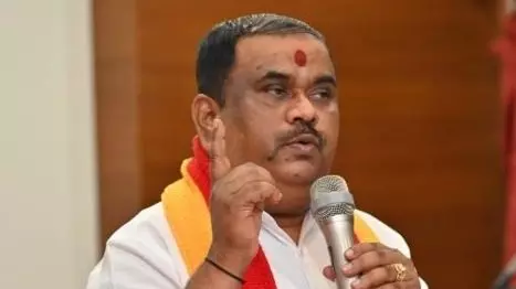 ರೈಲ್ವೆ ಪರೀಕ್ಷೆಯಲ್ಲಿ ಕನ್ನಡ ಕಡೆಗಣನೆ: ಪರೀಕ್ಷೆ ತಡೆಯುವುದಾಗಿ ನಾರಾಯಣ ಗೌಡ ಎಚ್ಚರಿಕೆ ರೈಲ್ವೆ ಪರೀಕ್ಷೆಯಲ್ಲಿ ಕನ್ನಡ ಕಡೆಗಣನೆ: ಪರೀಕ್ಷೆ ತಡೆಯುವುದಾಗಿ ನಾರಾಯಣ ಗೌಡ ಎಚ್ಚರಿಕೆ