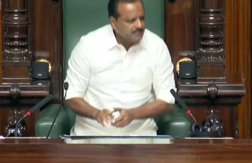 Assembly Session: ಸಚಿವರಿಂದ ಸಿಗದ ಉತ್ತರ; ಸದನದಿಂದ ಹೊರನಡೆದ ಸ್ಪೀಕರ್! Assembly Session: ಸಚಿವರಿಂದ ಸಿಗದ ಉತ್ತರ; ಸದನದಿಂದ ಹೊರನಡೆದ ಸ್ಪೀಕರ್!