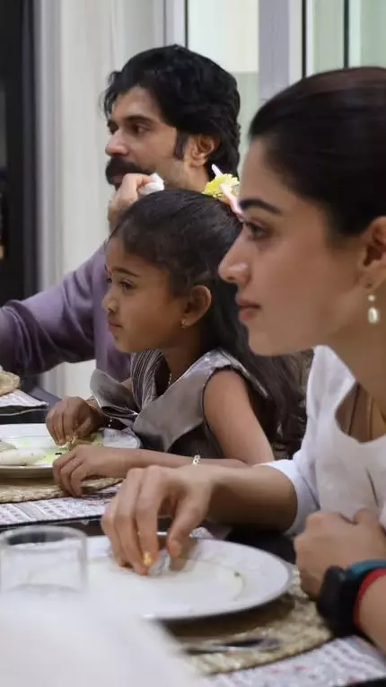 ಪುಟ್ಟ ಅಭಿಮಾನಿಯ ಆಸೆ ಈಡೇರಿಸಿದ ವಿಜಯ್-ರಶ್ಮಿಕಾ ದಂಪತಿ: ನಿವಾಸದಲ್ಲಿ ‘ಔತಣ ಸತ್ಕಾರ