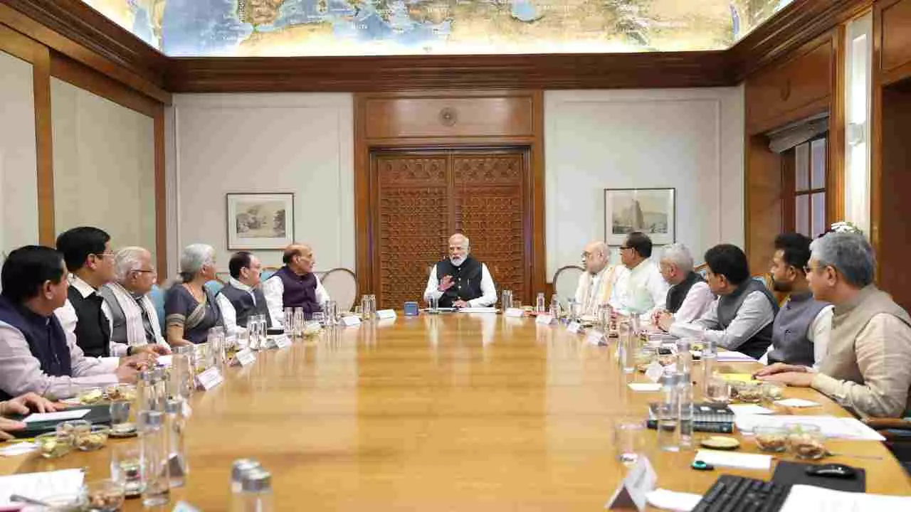 ಪಶ್ಚಿಮ ಏಷ್ಯಾ ಬಿಕ್ಕಟ್ಟು: ತೈಲ, ಅನಿಲ ಮತ್ತು ರಸಗೊಬ್ಬರ ಲಭ್ಯತೆ ಕುರಿತು ಪ್ರಧಾನಿ ಮೋದಿ ಉನ್ನತ ಮಟ್ಟದ ಸಭೆ ಪಶ್ಚಿಮ ಏಷ್ಯಾ ಬಿಕ್ಕಟ್ಟು: ತೈಲ, ಅನಿಲ ಮತ್ತು ರಸಗೊಬ್ಬರ ಲಭ್ಯತೆ ಕುರಿತು ಪ್ರಧಾನಿ ಮೋದಿ ಉನ್ನತ ಮಟ್ಟದ ಸಭೆ